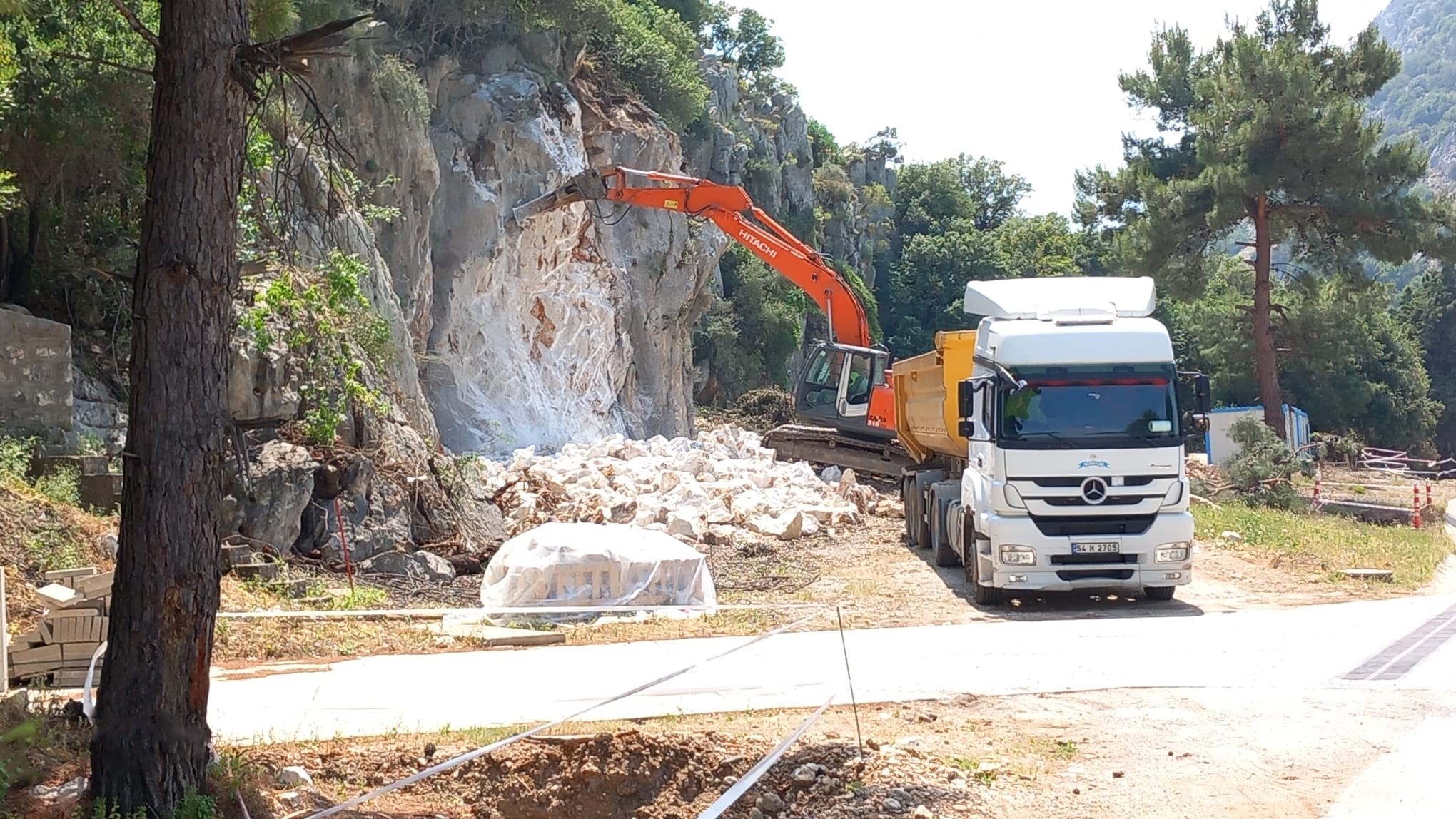 Kuzey Antalya Tank Çiftliği (TF-7) ve İzmit Tank Çiftliği'ne (TF-18) Yangın Hidrant Sistemi Yapılması